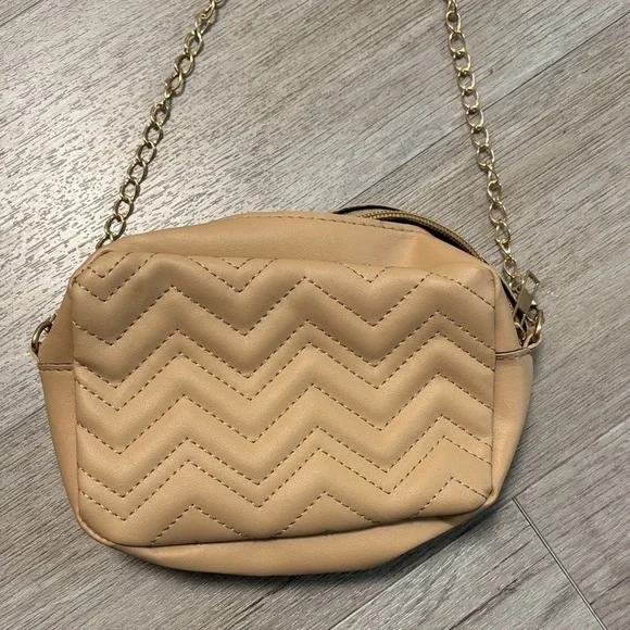 Chic Beige Quilted Crossbody Bag - Picture 2 of 3
